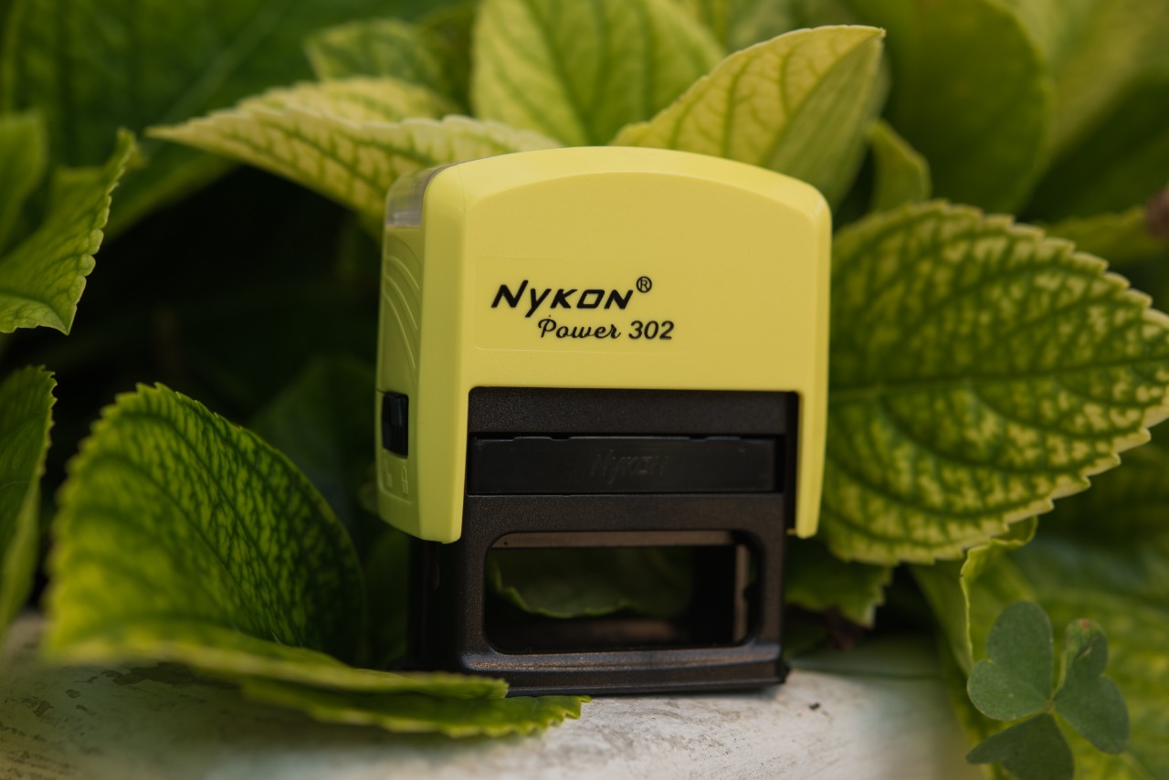 NYKON 302 Color Black Amarillo Esverdeado